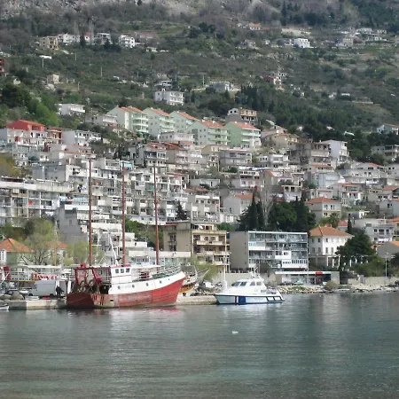 Mia * Omiš