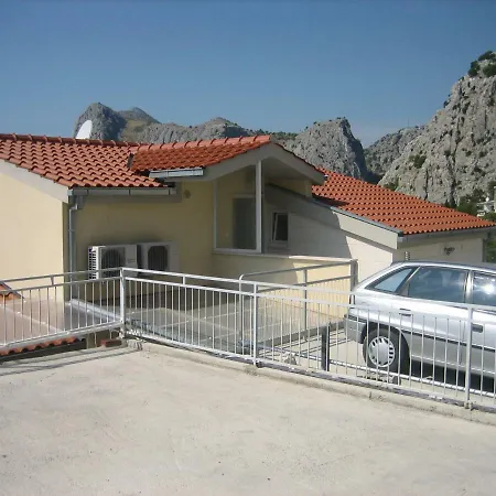 Mia Omiš